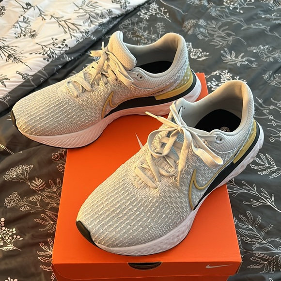 Nike Infinity 3 Flyknit Running Shoes size 11 - Picture 3 of 7